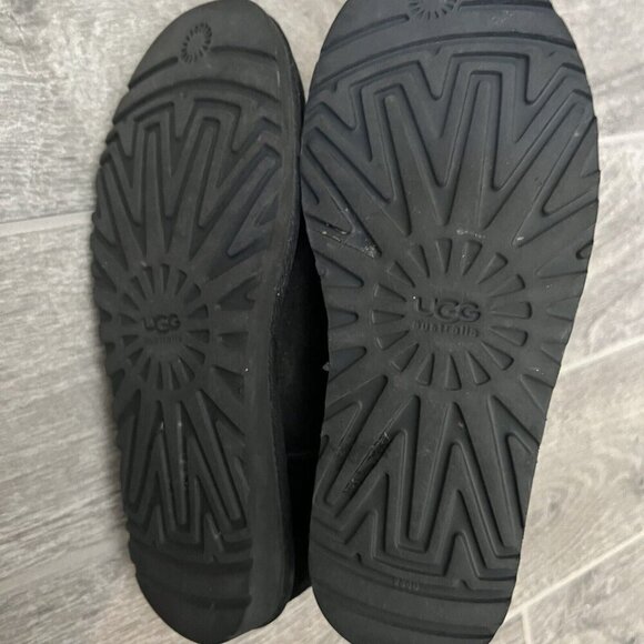 UGG Australia Mini Bailey Button II Logo Boots Black Size 7 Suede Shearling - Picture 10 of 10